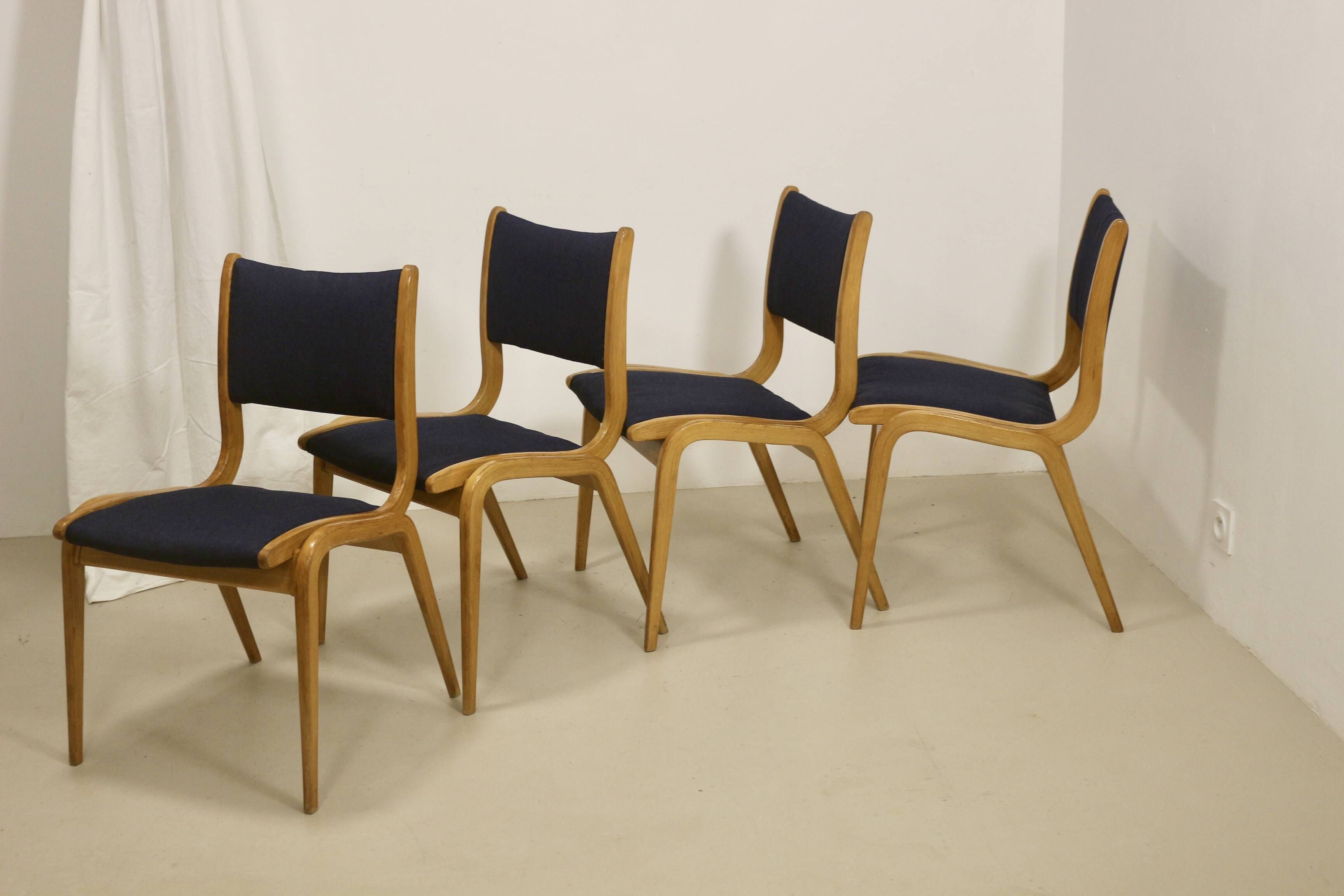 Lot de 4 chaises design scandinave bois courbé année 60.