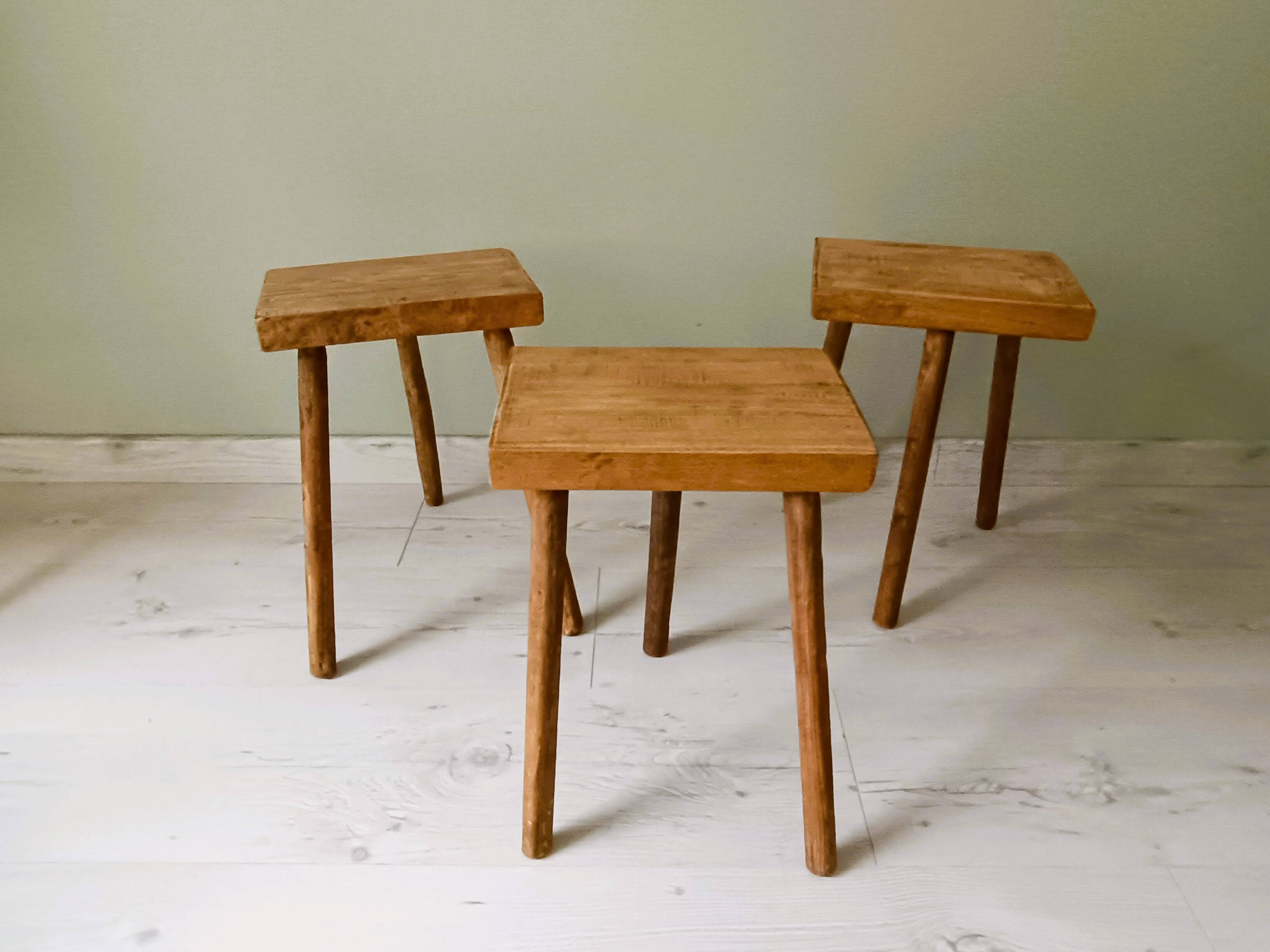 Lot de 3 petits tabourets tripodes
