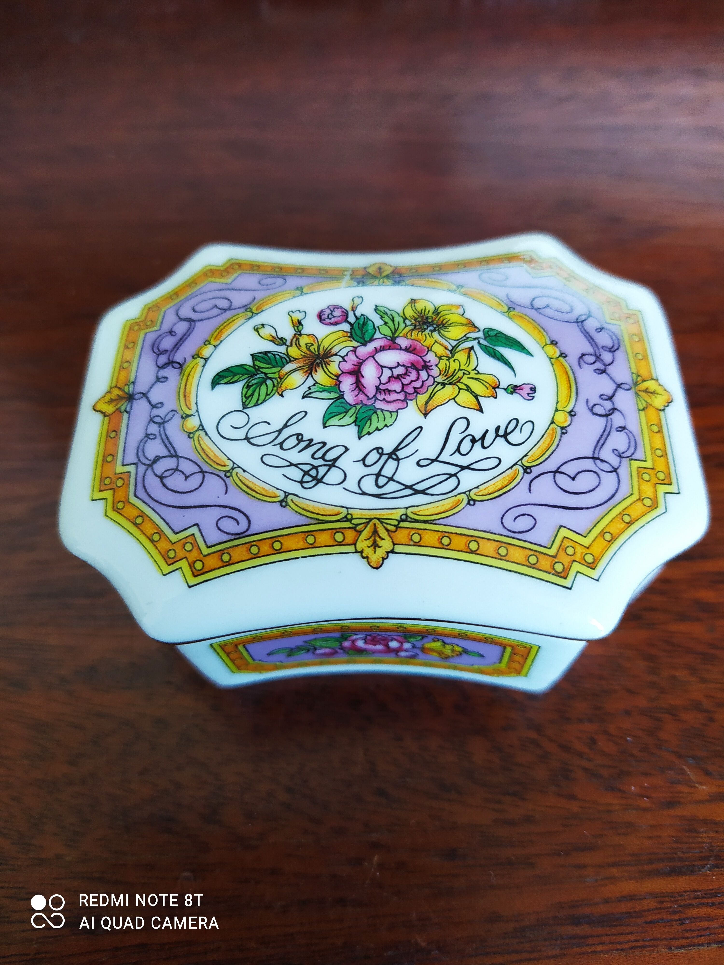 Porceleine Music Box