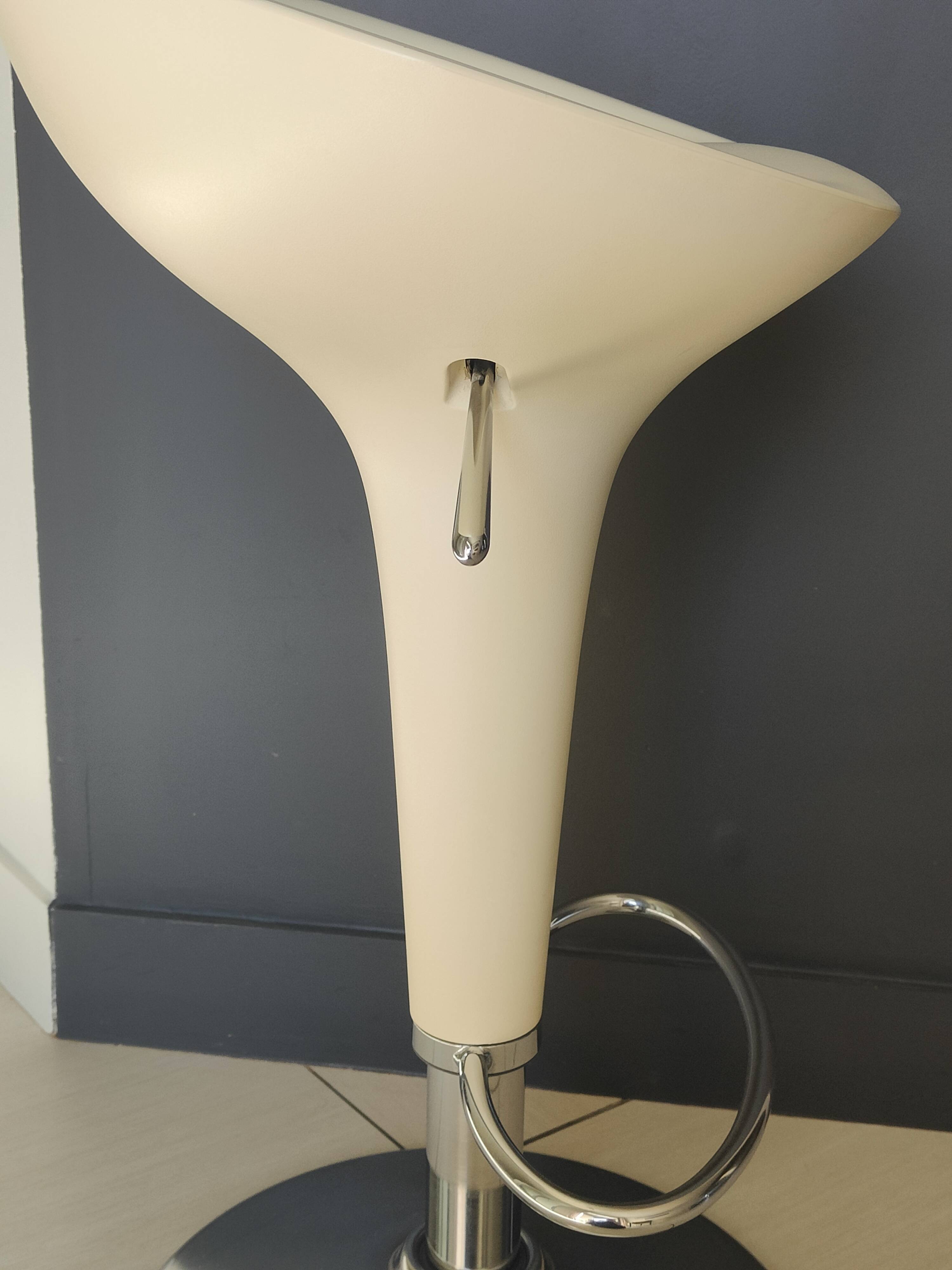 Lot de 4 tabourets Magis Bombo Stefano Giovannoni Blanc-Authentiques-TBE