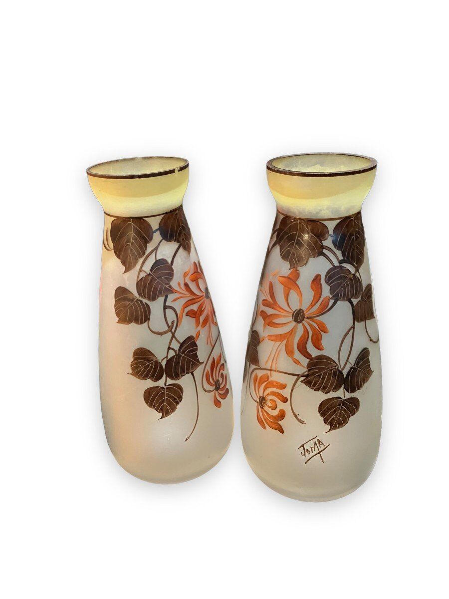Paire de vases en pâte de verre peinte signés joma
