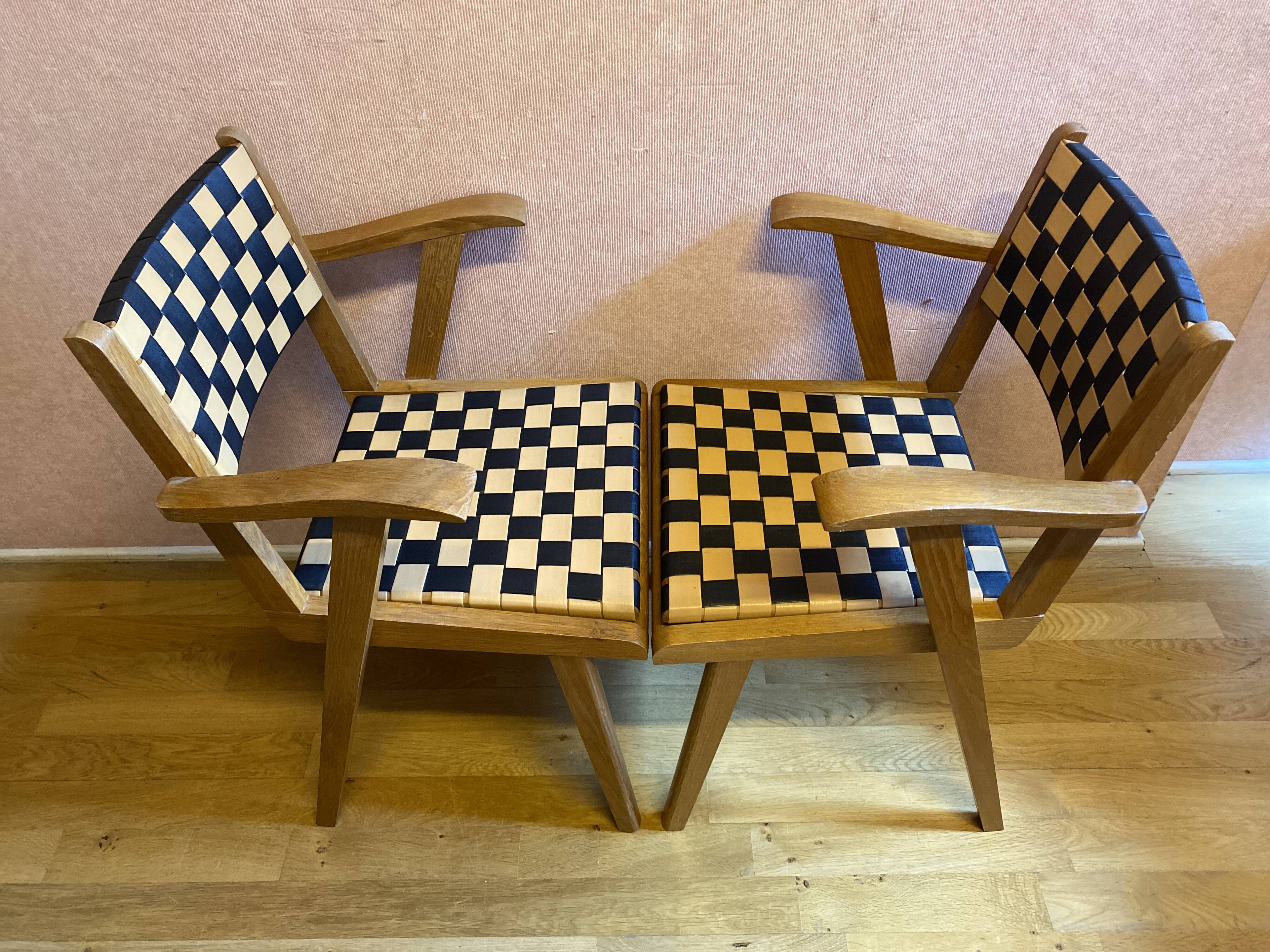 Paire de chaises des années 50 en chêne dorées.