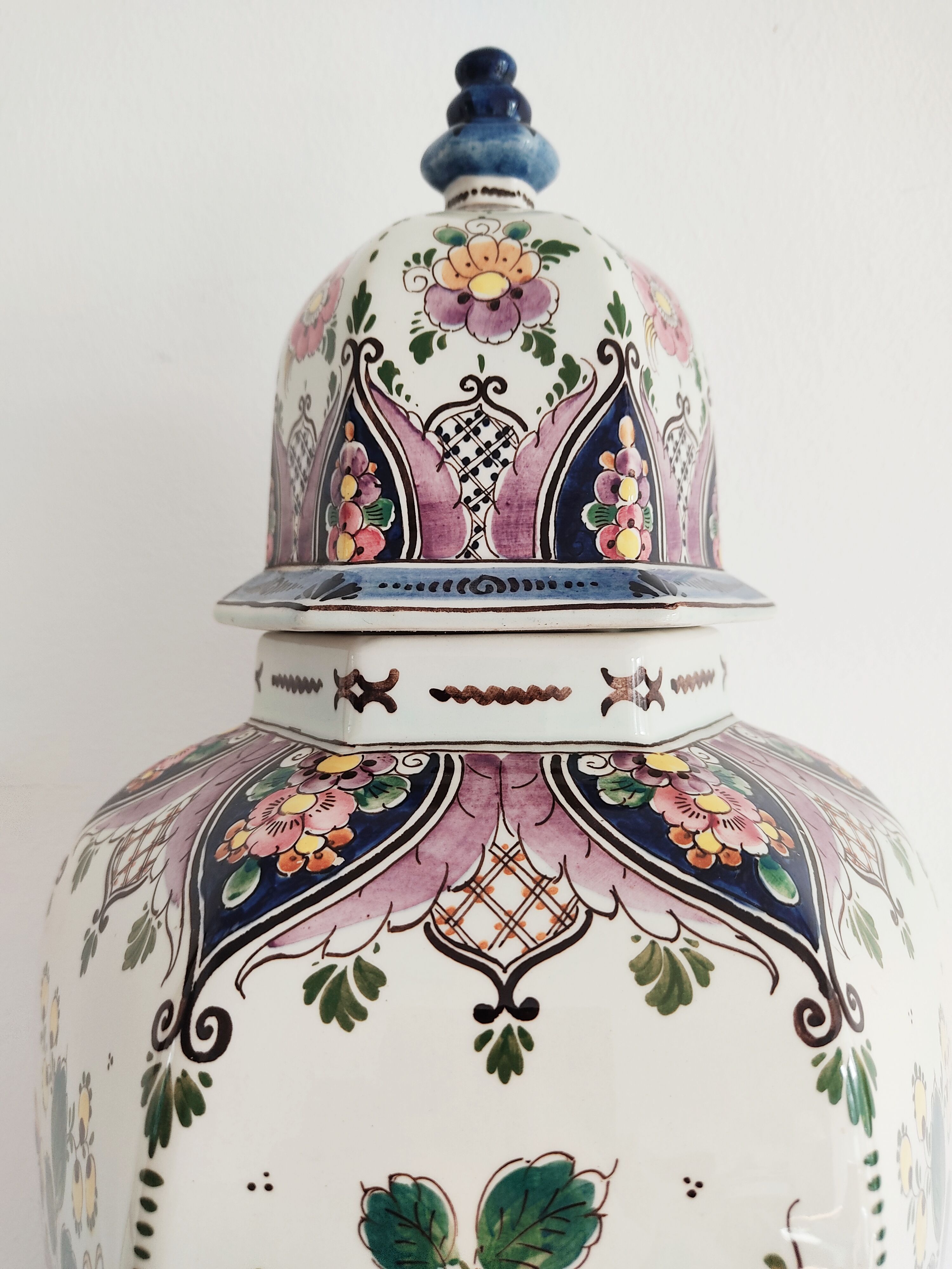 Delft potiche vase polychrome parakeets decoration