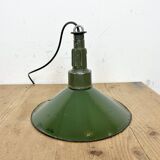 Suspension militaire industrielle en émail vert avec plateau en fonte d'aluminium, 1960s