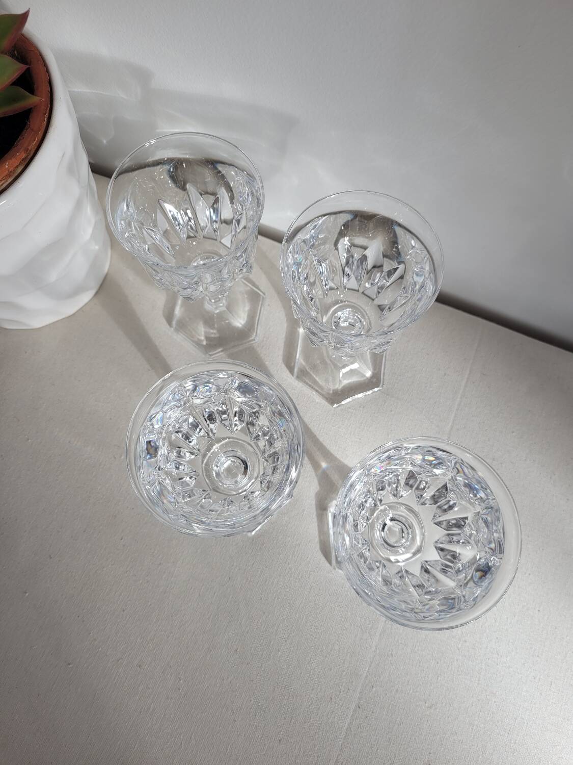 Set of 4 white wine glasses in Chaumont crystal from Cristal d'Arques.