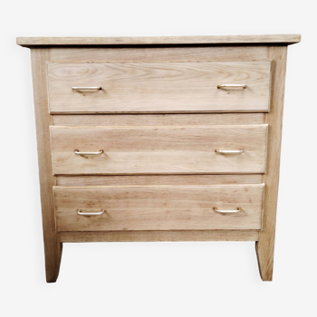 Small oak chest of drawers with compass feet