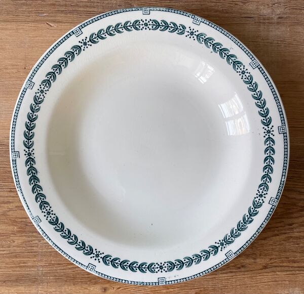 Lot de 11 assiettes creuses Terre de Fer, Service Condé, Salins