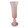 Vase en verre opaline rose moulé vintage