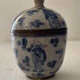 Pot couvert en porcelaine craquelée de Chine muni de la marque Jiaqing