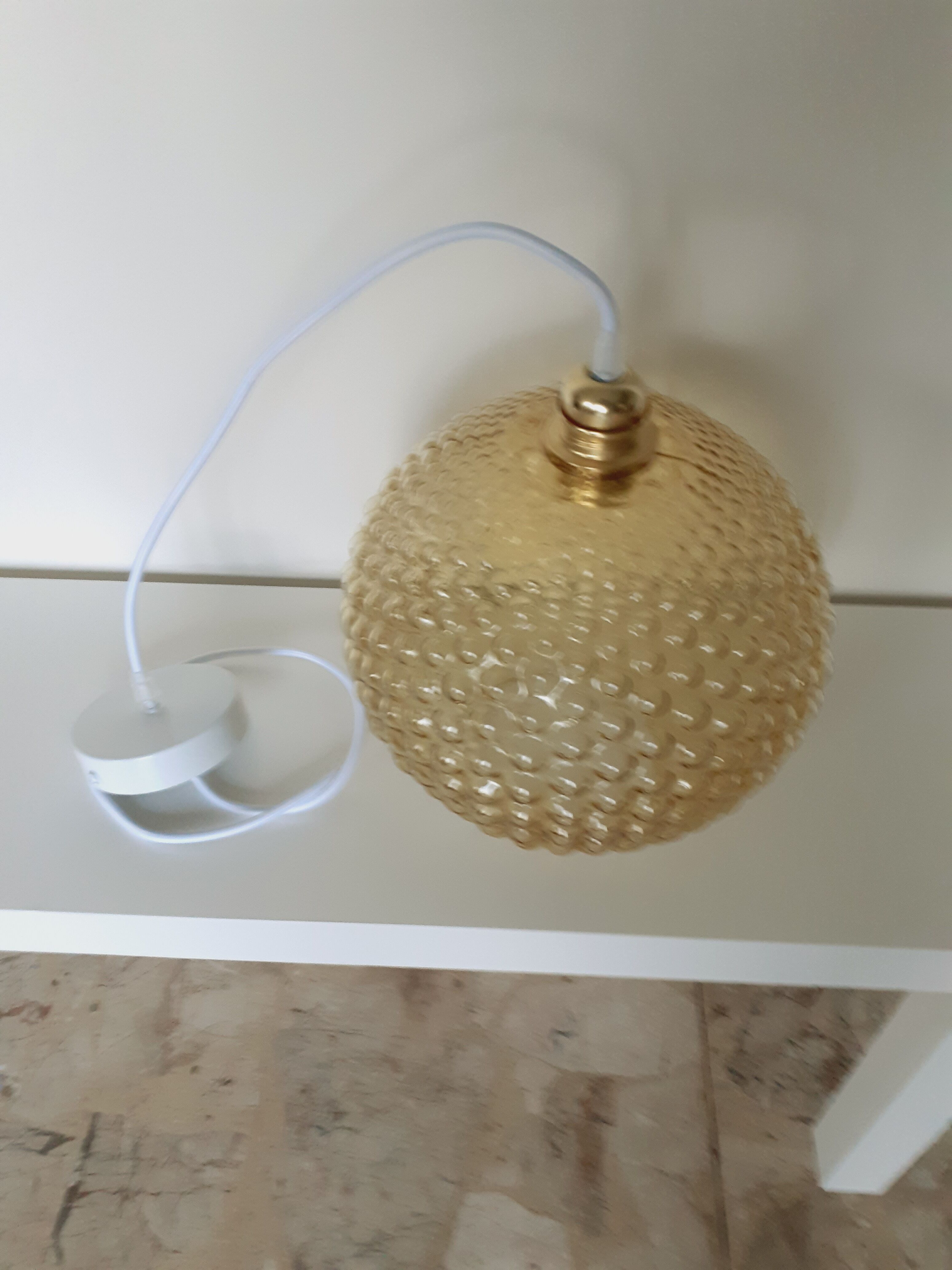 Glass bubble globe suspension