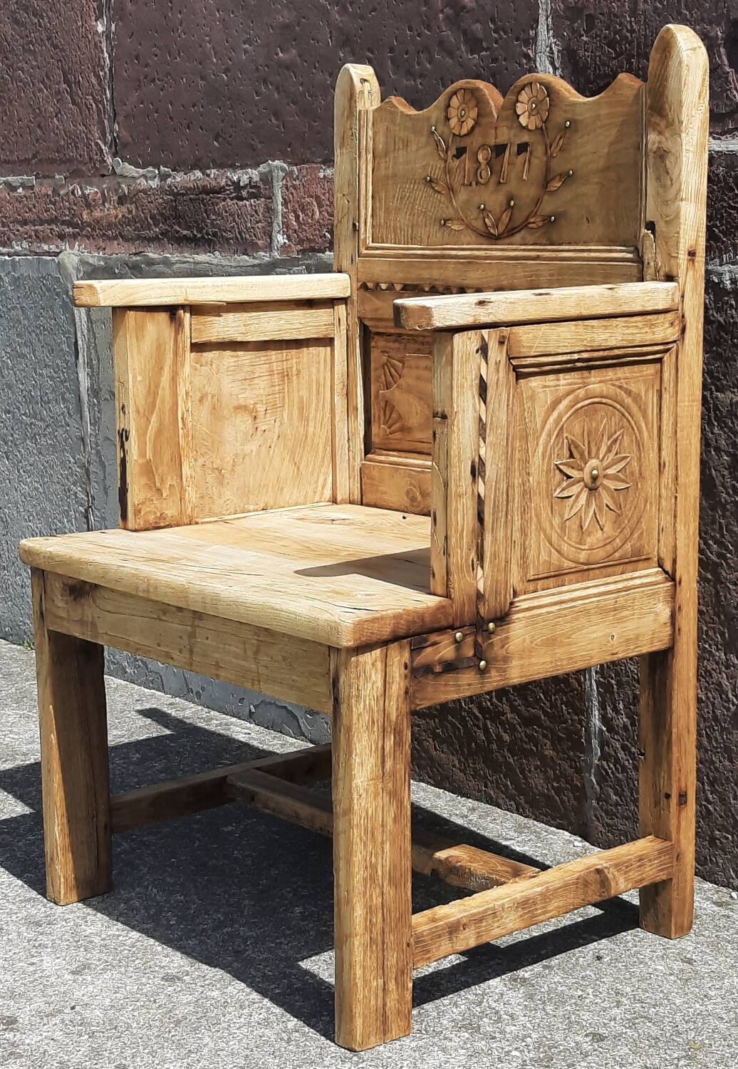 Fauteuil, chayère ou trône en bois, début 19ème siècle.