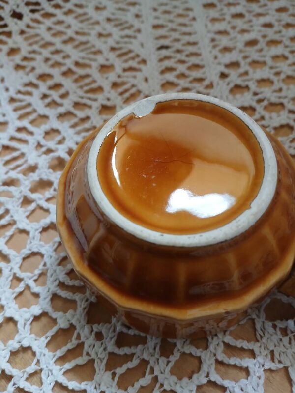 12 tasses à café anciennes avec soucoupes