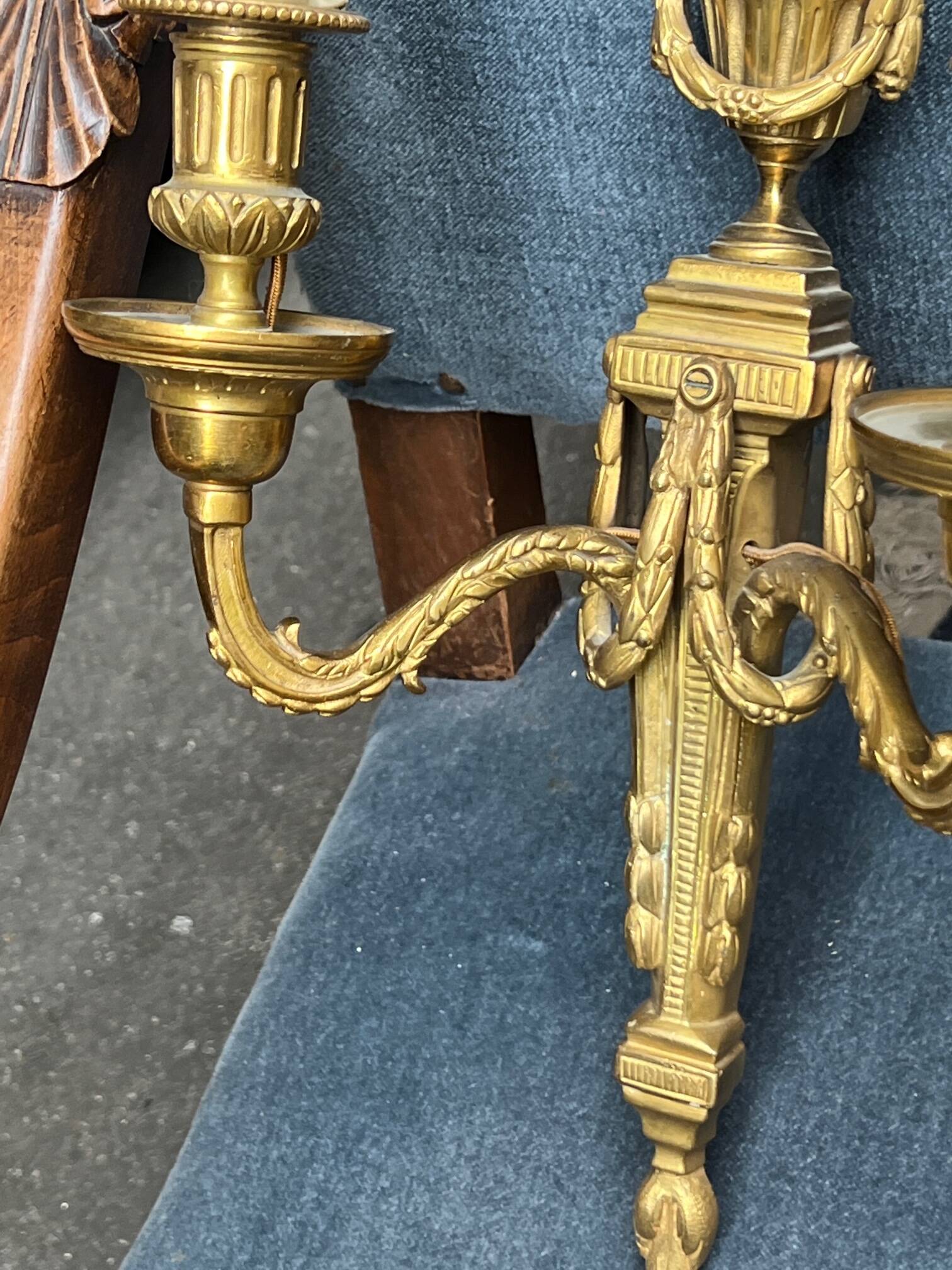 Pair of wall lights. Solid gilded bronze.