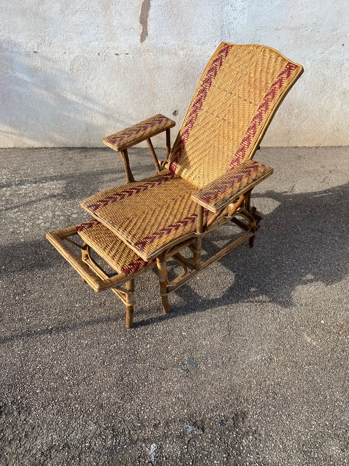 Wicker lounge chair