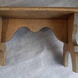 Banc en bois repose pieds