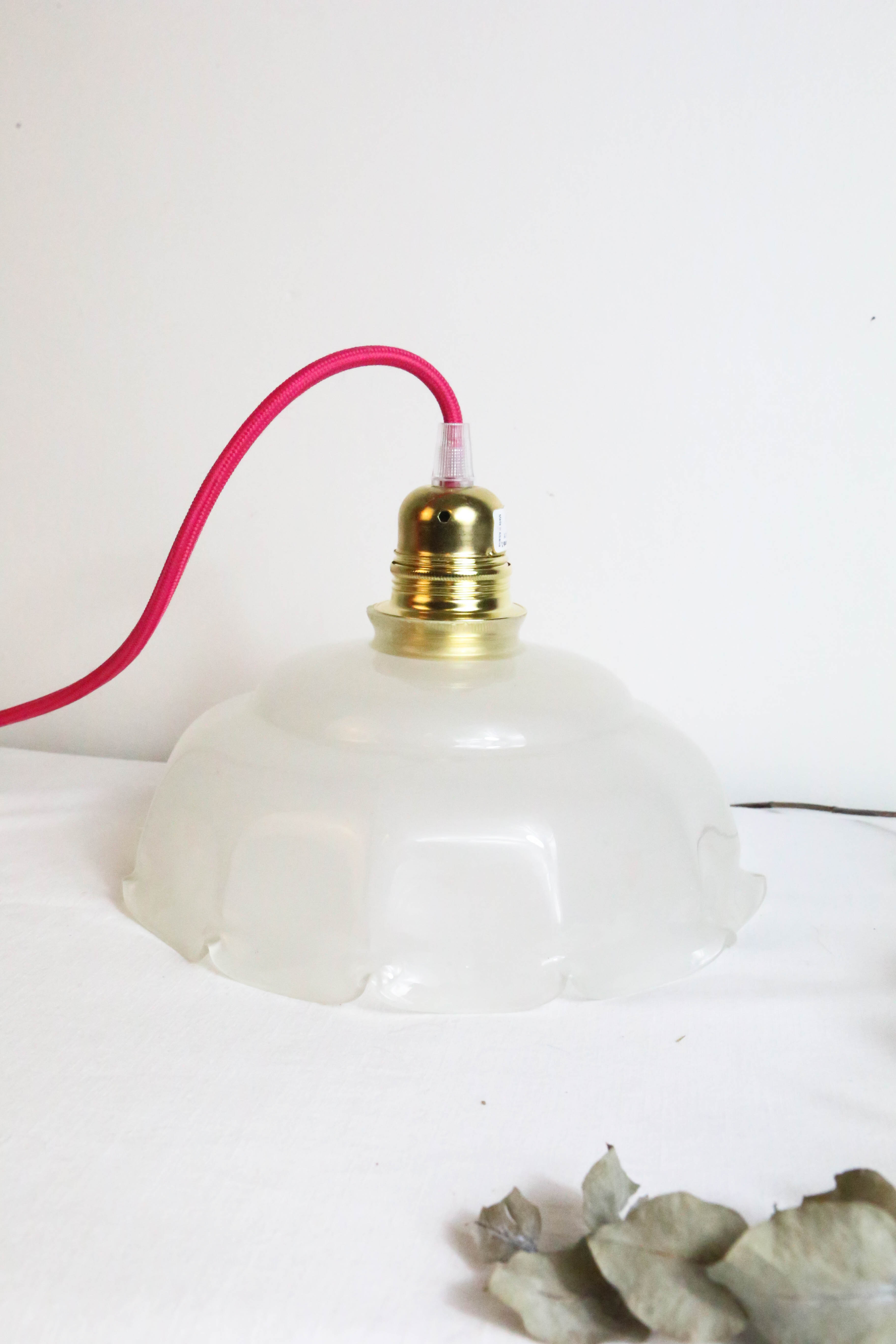 Suspension in white glass, vintage