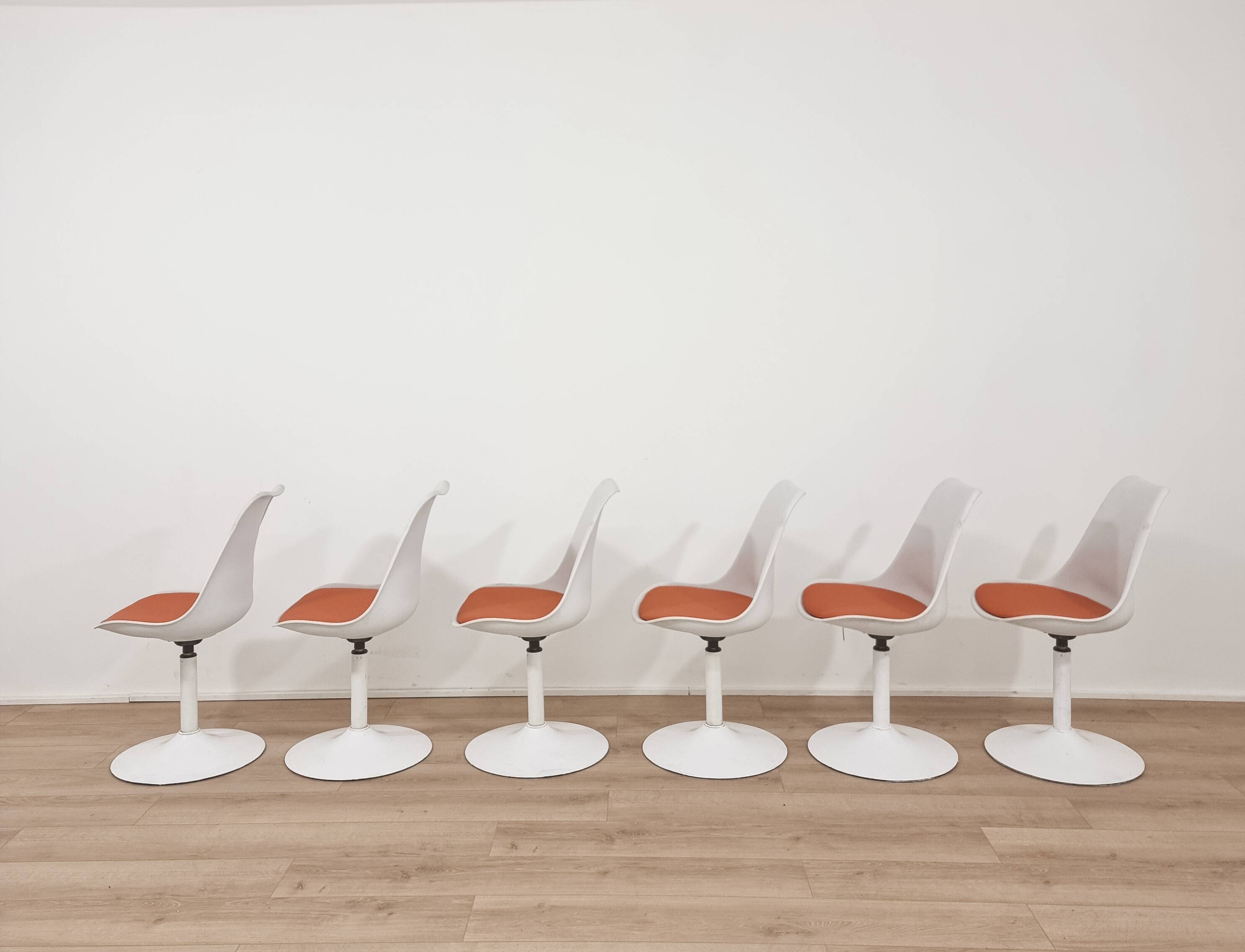 Magnifique ensemble de chaises tulipes des années 1960