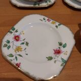 Tasses et pot à lait