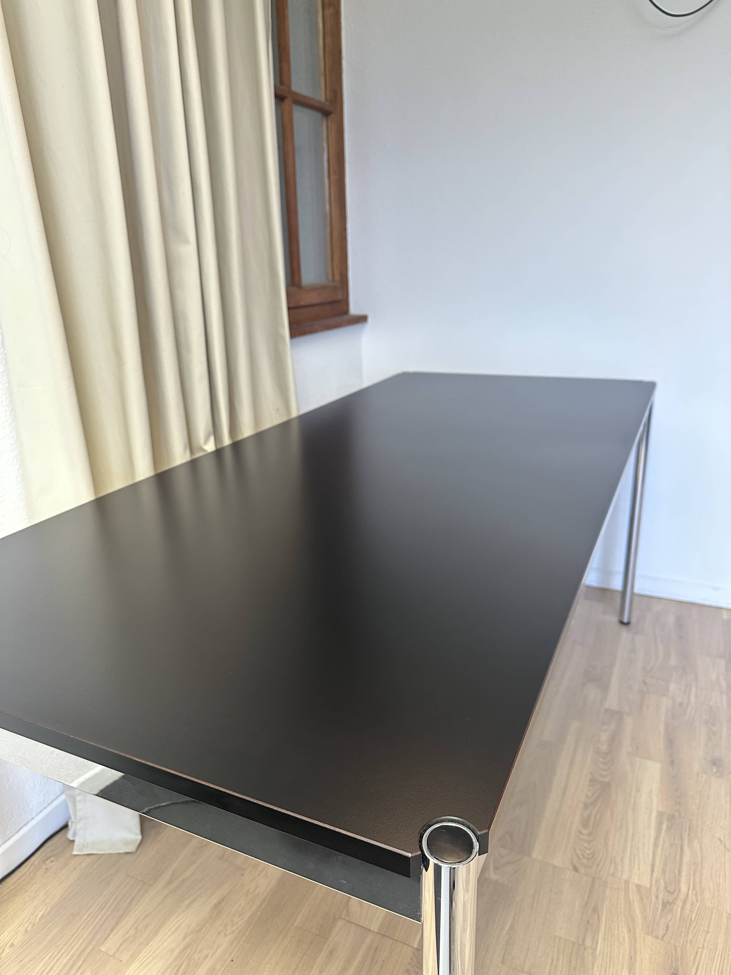 USM Haller desk in black argolite