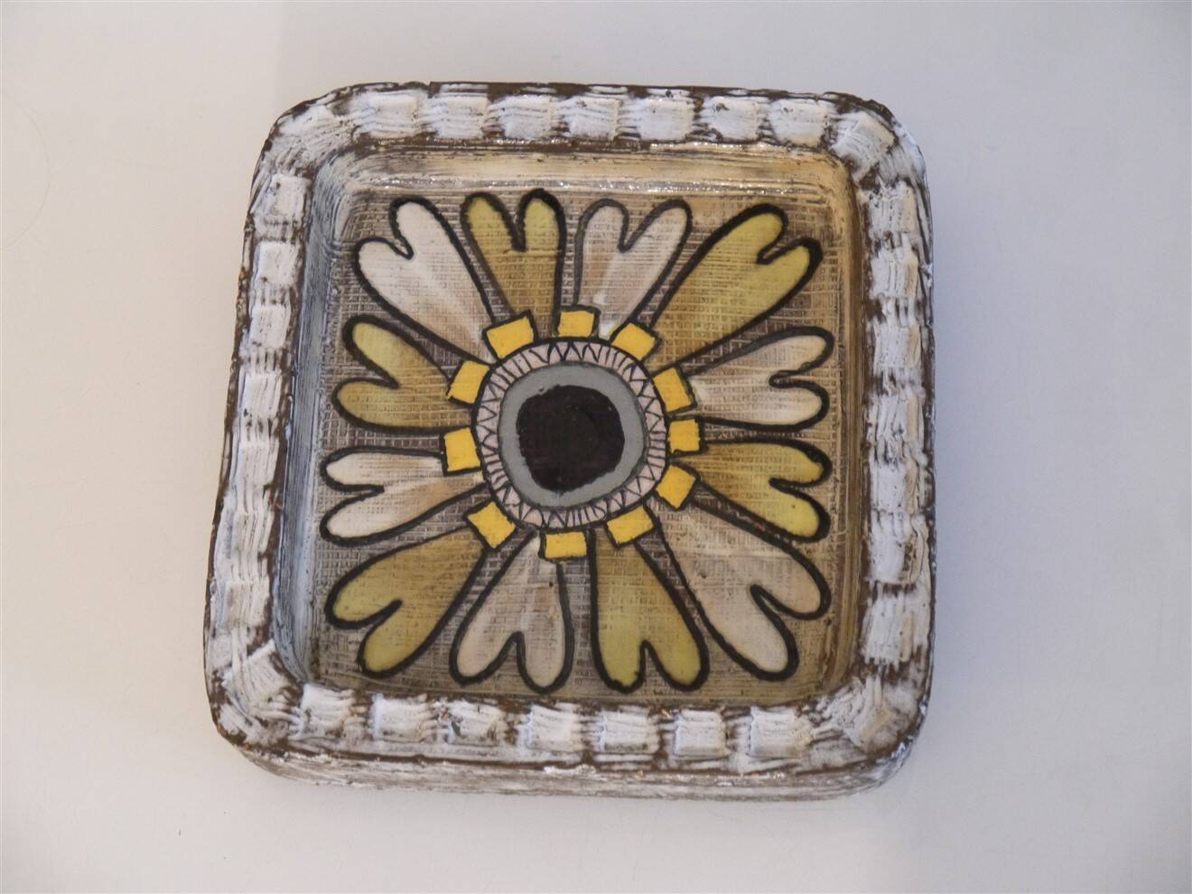 Mari Simmulson ceramic trinket tray