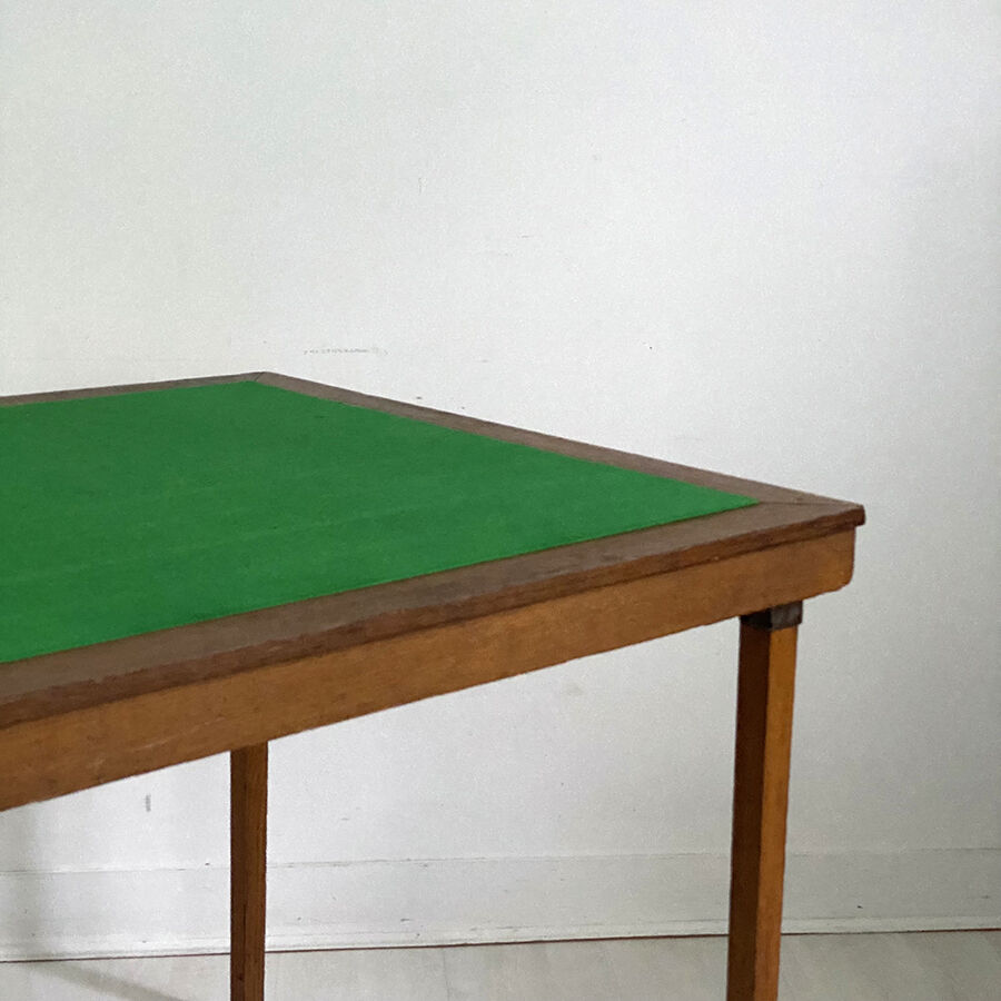 Folding bridge table