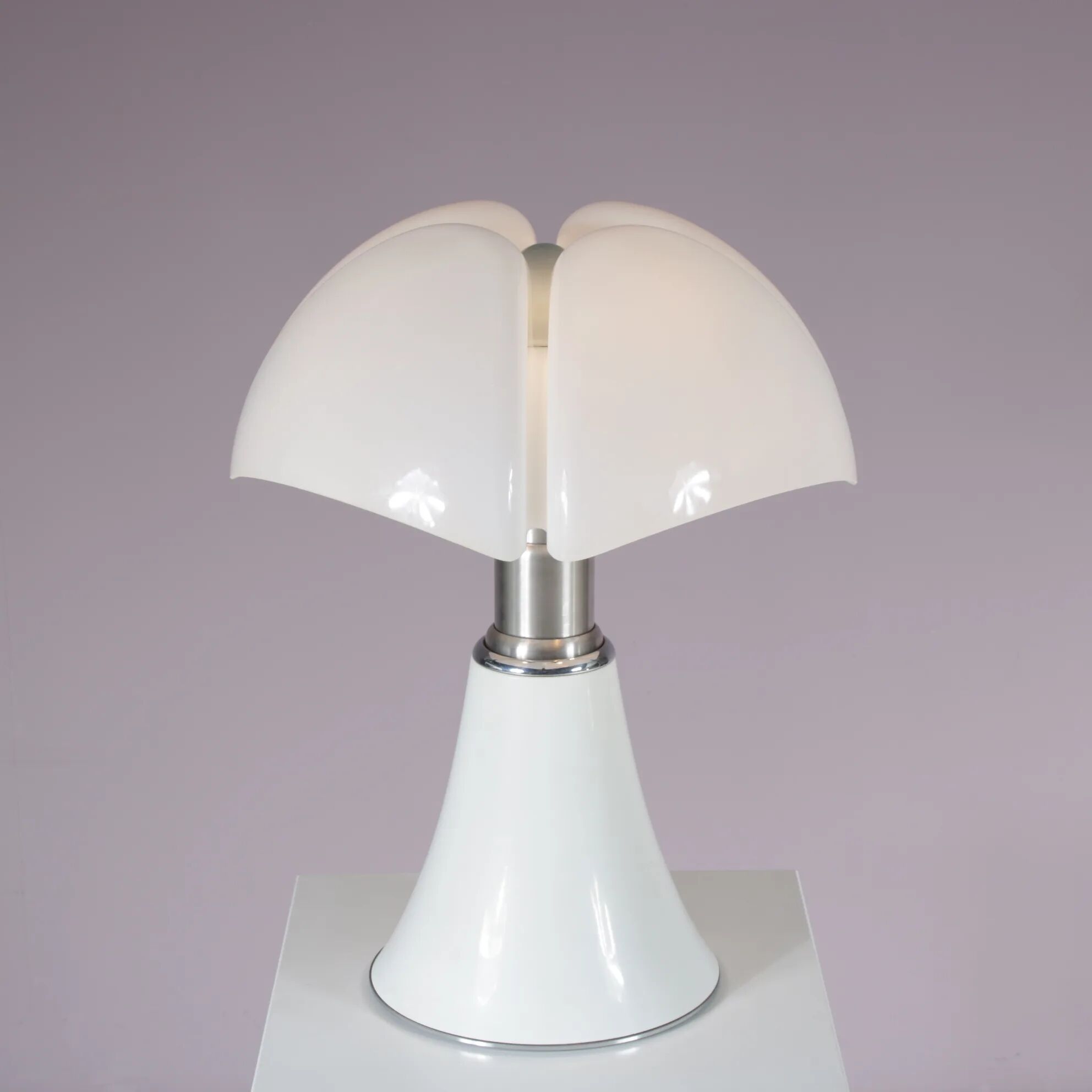 Gae Aulenti “Pipistrello” table lamp for Martinelli Luce, Italy 1970