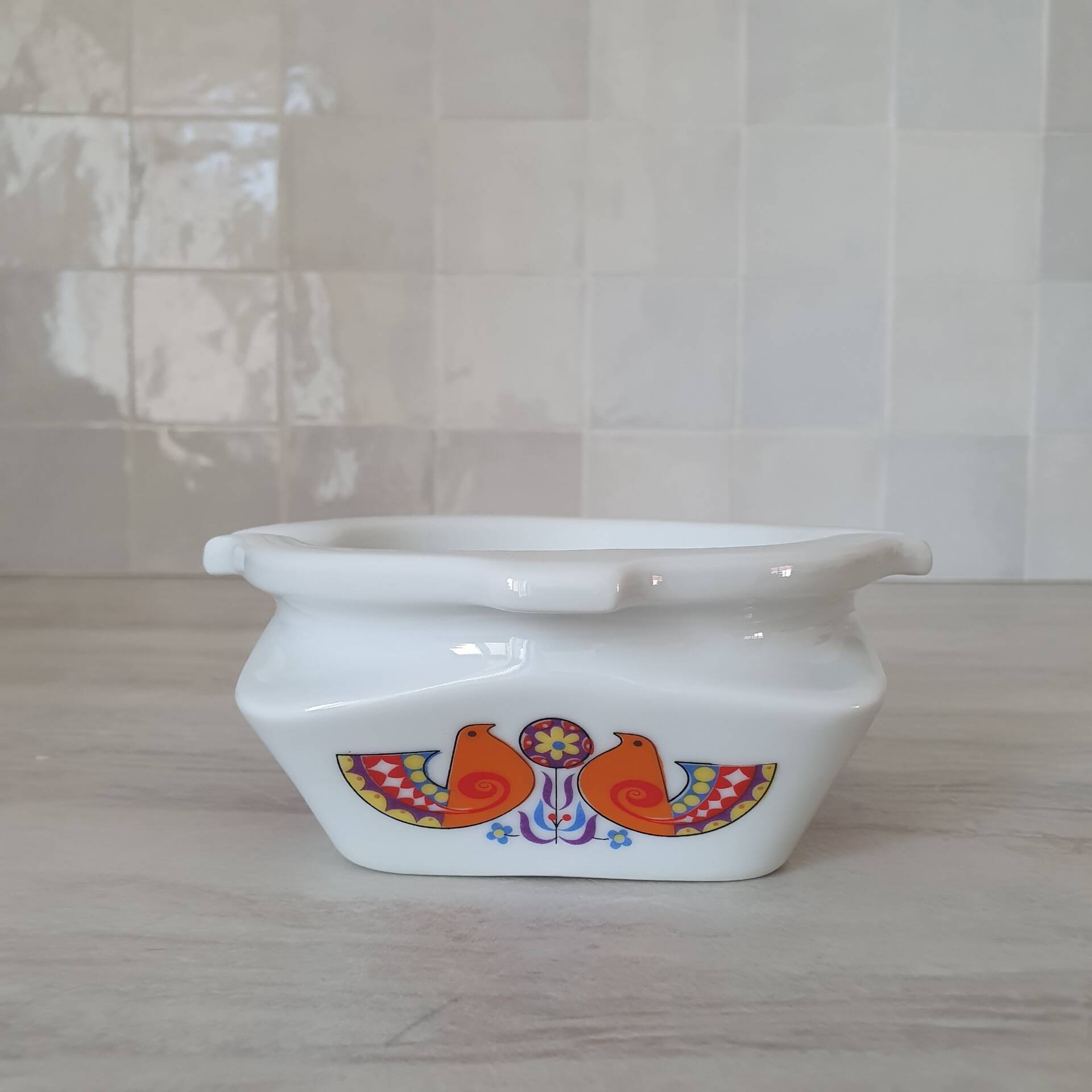 Ceramic ashtray with bird design