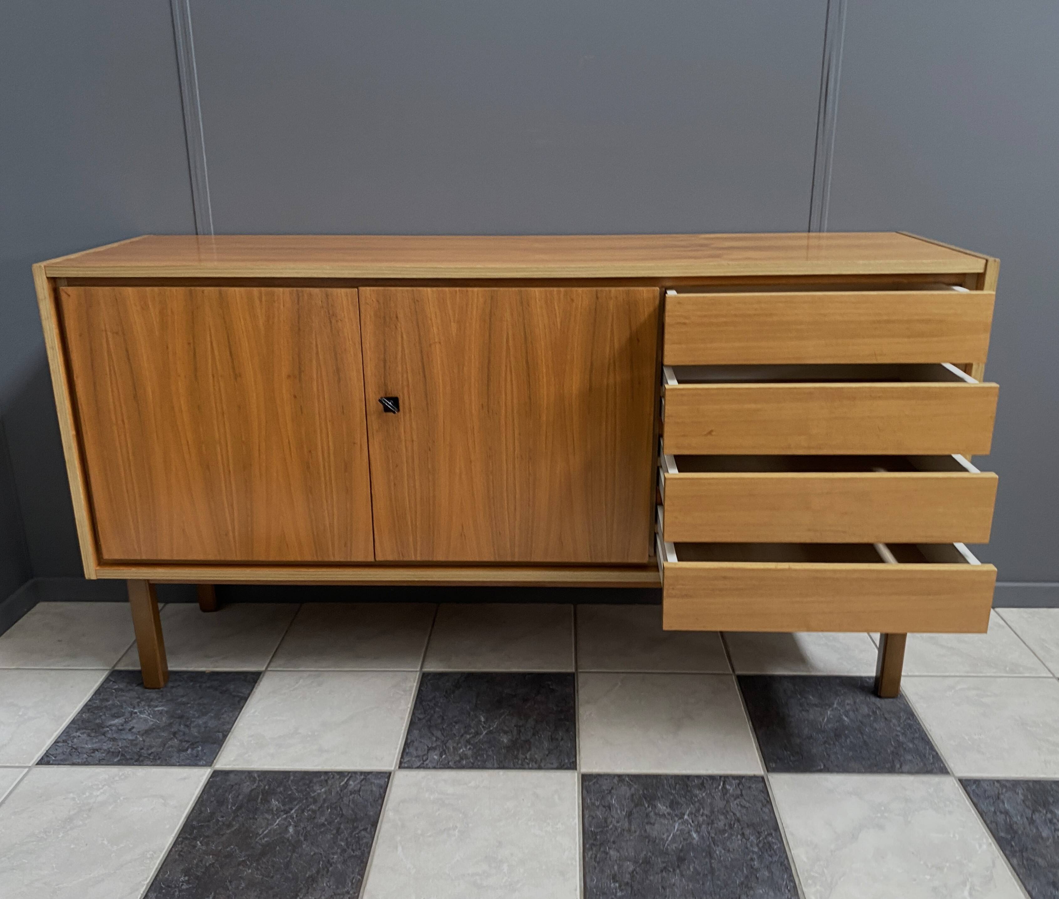 buffet en bois des années 1970