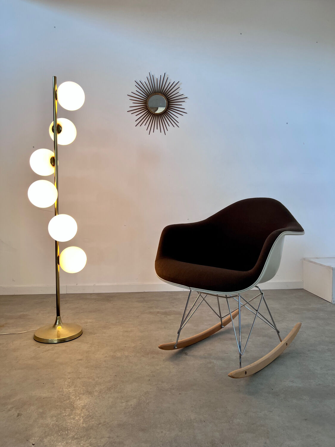 Old floor lamp in brass and opaline design from the 70s Max Bill lamp