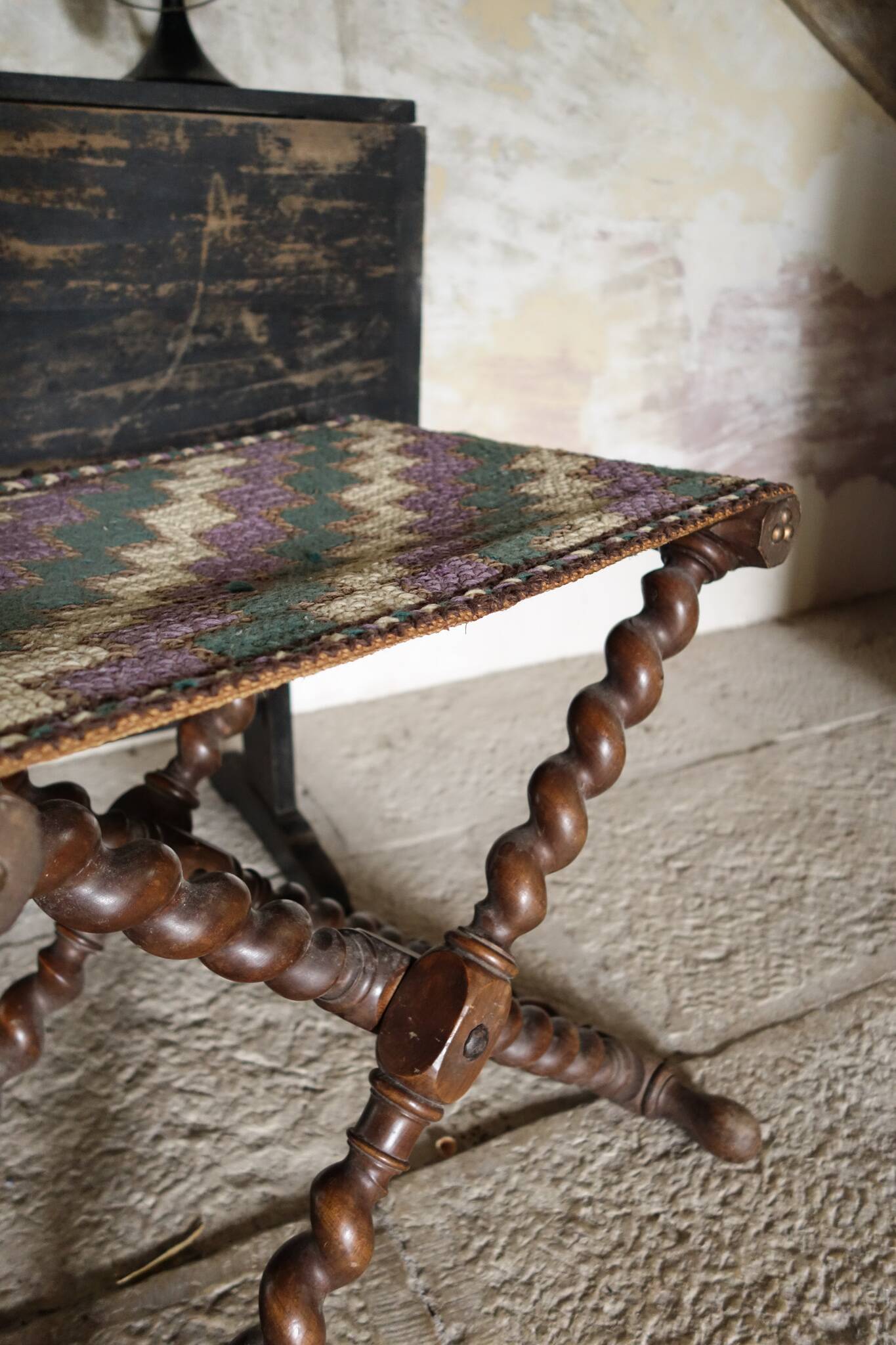 Tabouret pliant vintage à pieds torsadés