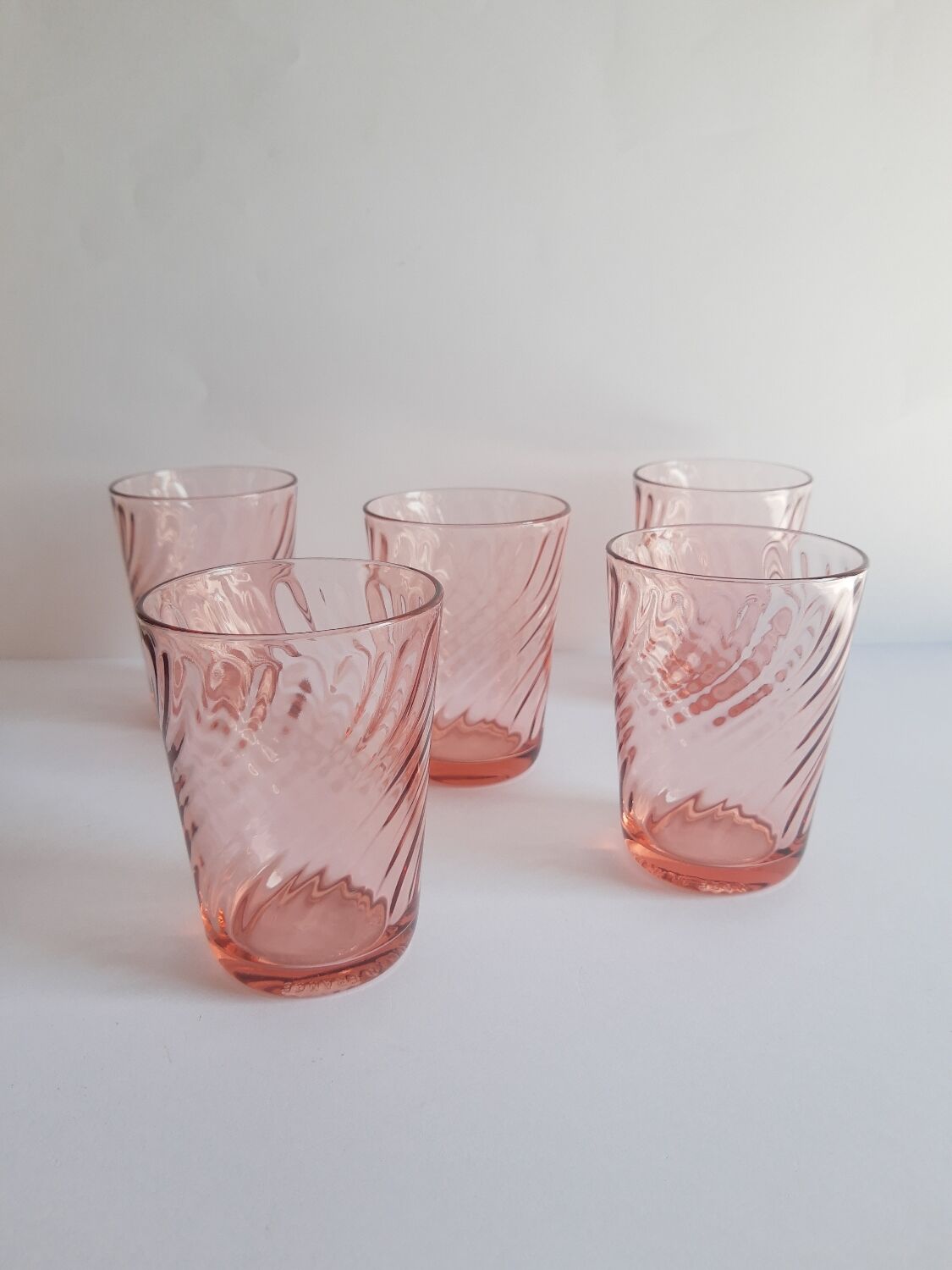 Set of 5 vintage rosaline twisted water glasses