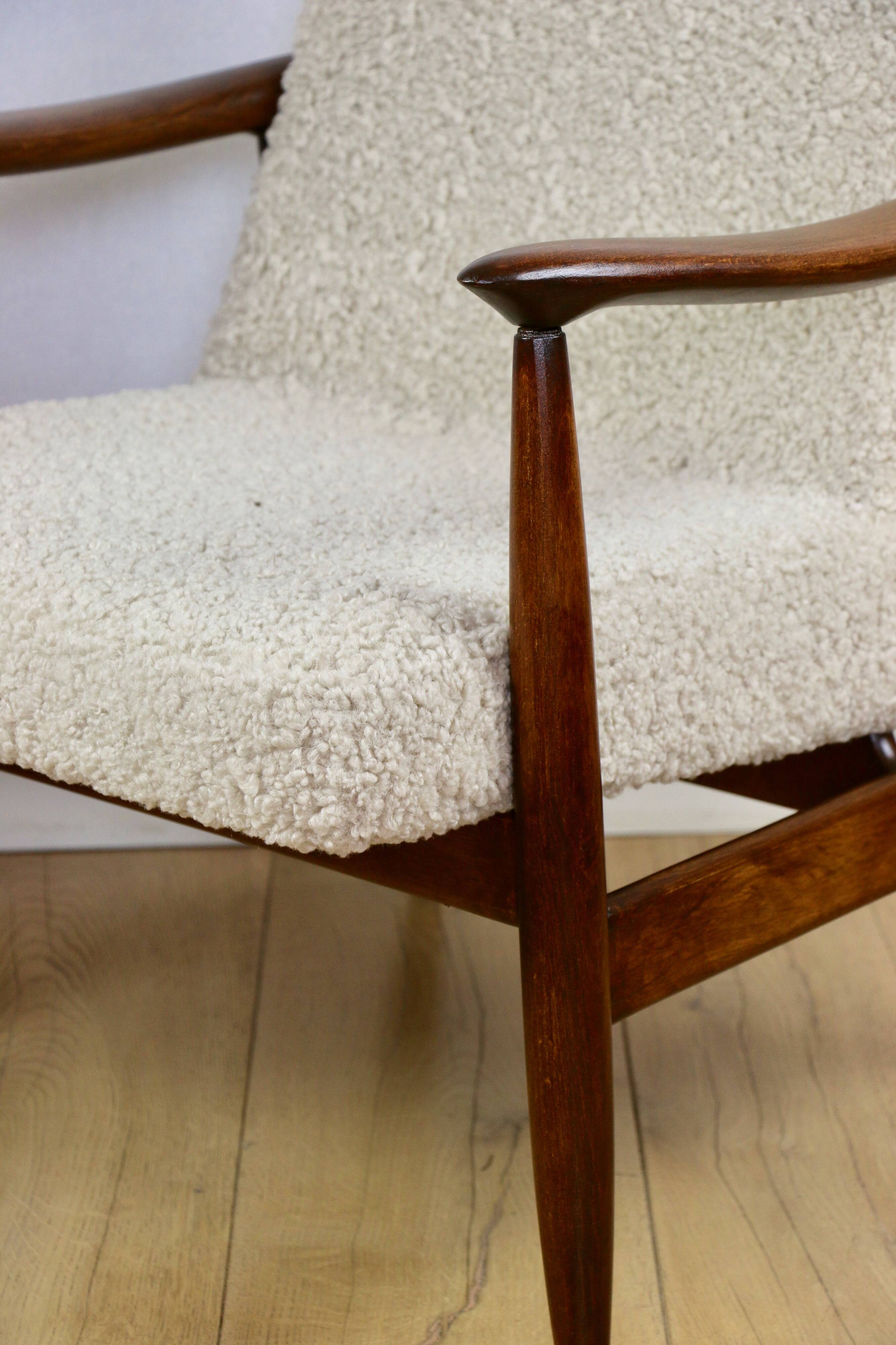 Vintage armchair GFM 300-202 design J.Kedziorek Loft 70s vintage beige boucle lamb - 2 pieces available