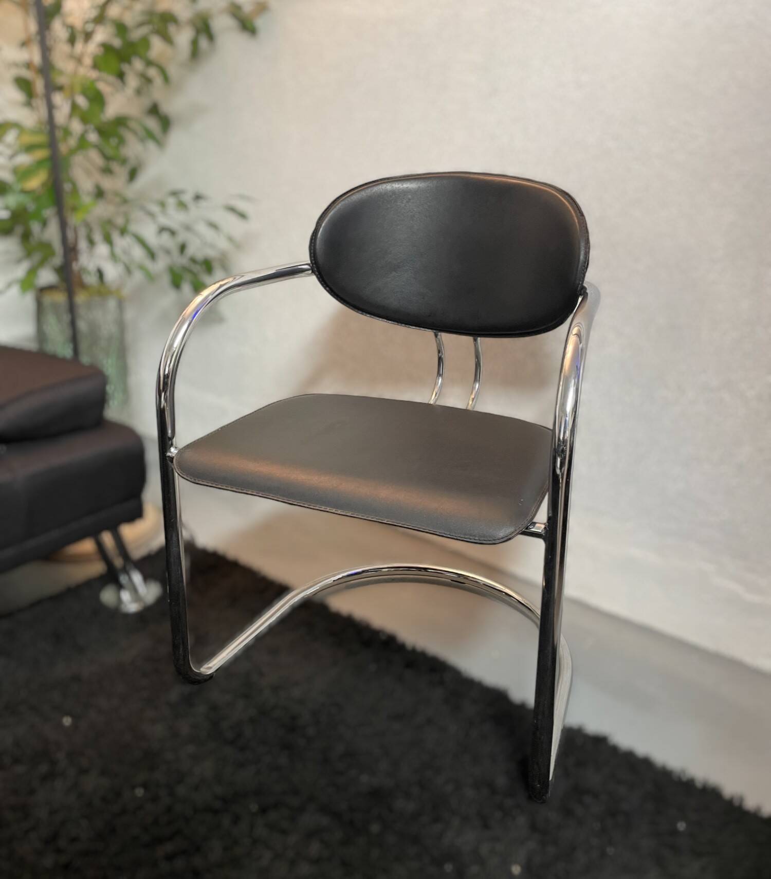 Vintage Bauhaus leather chair, Italy 1970