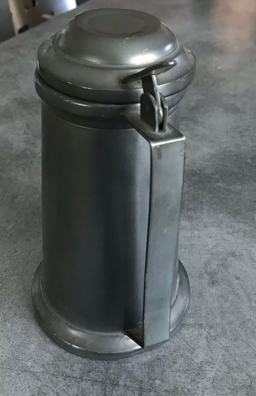 Old boc or chope to drink in pure etain 19 cm