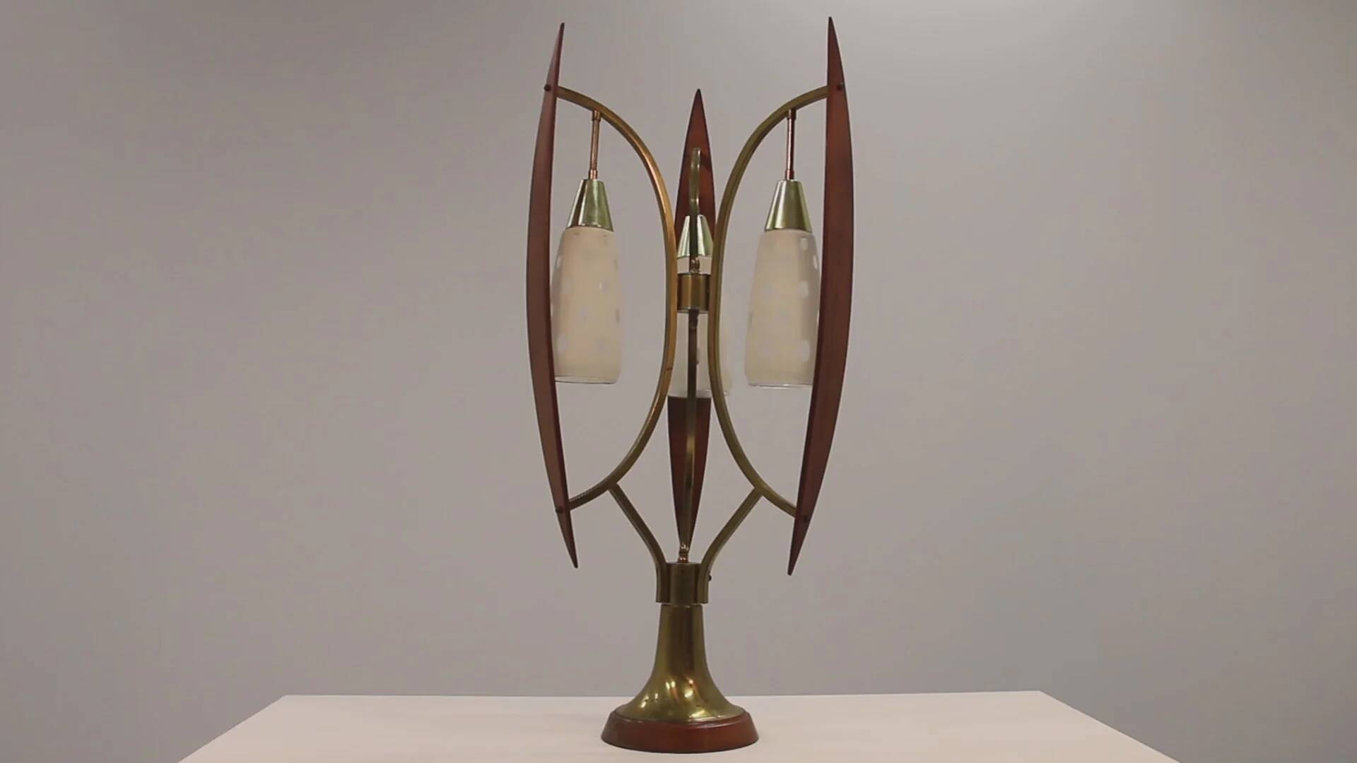 Biomorphic table lamp by Masjestic Lamp.Co USA walnut and brass 1960
