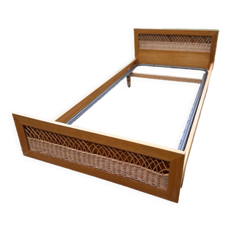 Rattan bed