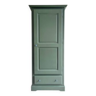 Renovated green bonnet maker