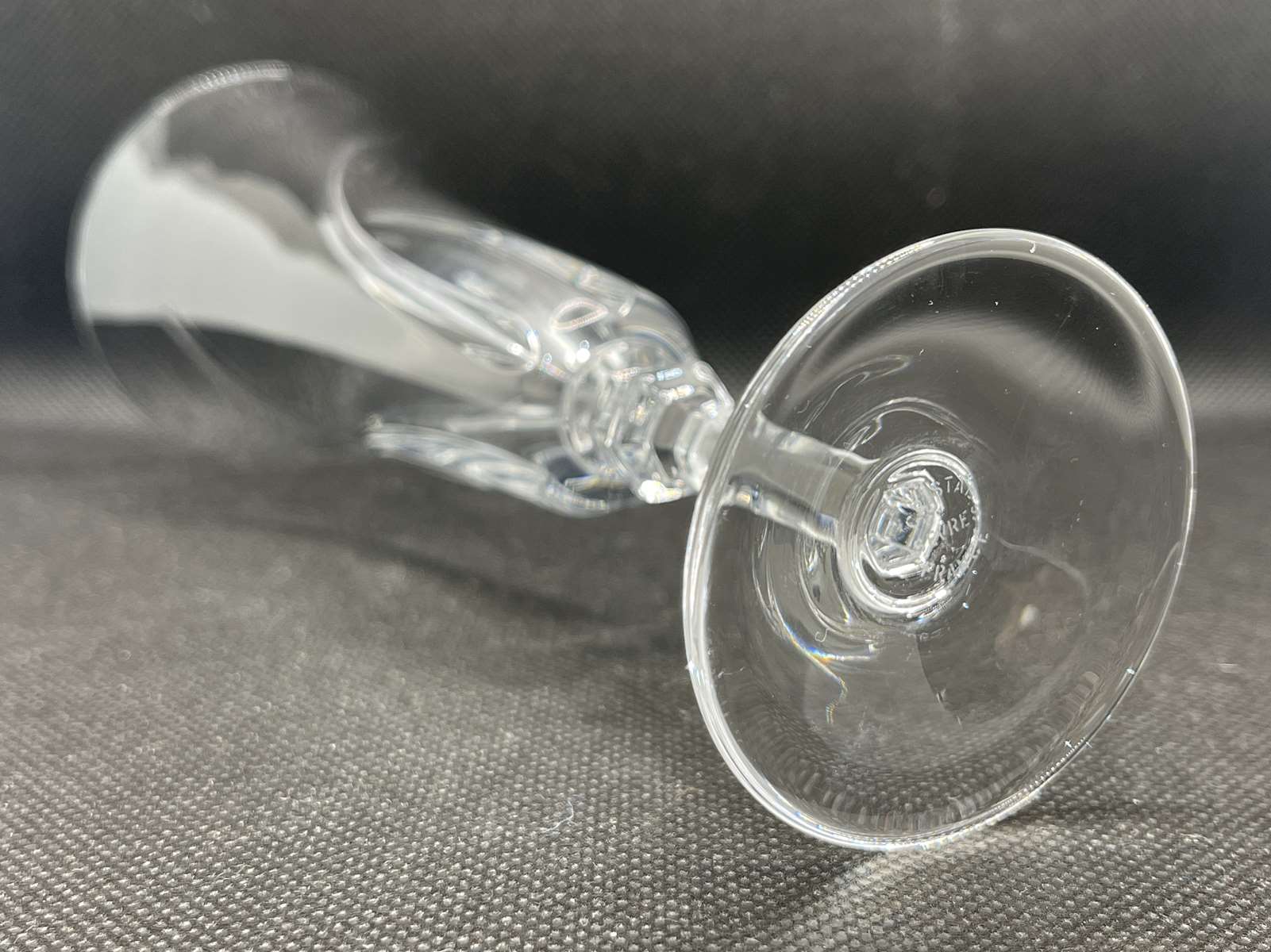 Série de 10 flûtes à champagne en cristal de Sèvres modèle Niagara des années 50