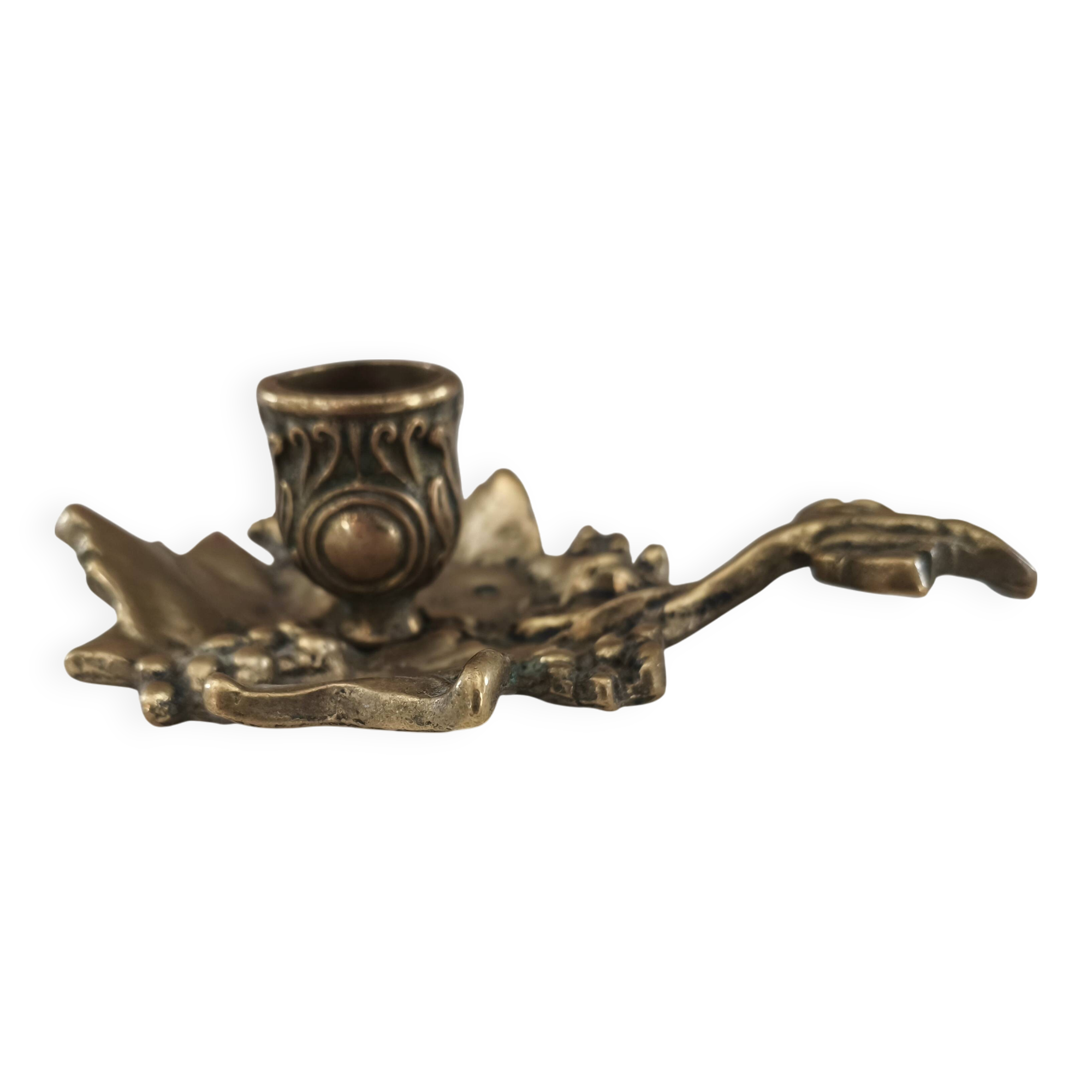 Hand-held candle holder called "cellar rat" in brass with vine leaf decoration