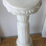 Piédestal en marbre sculpté