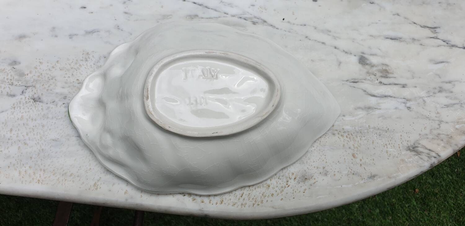 Fruit dish in apple slip