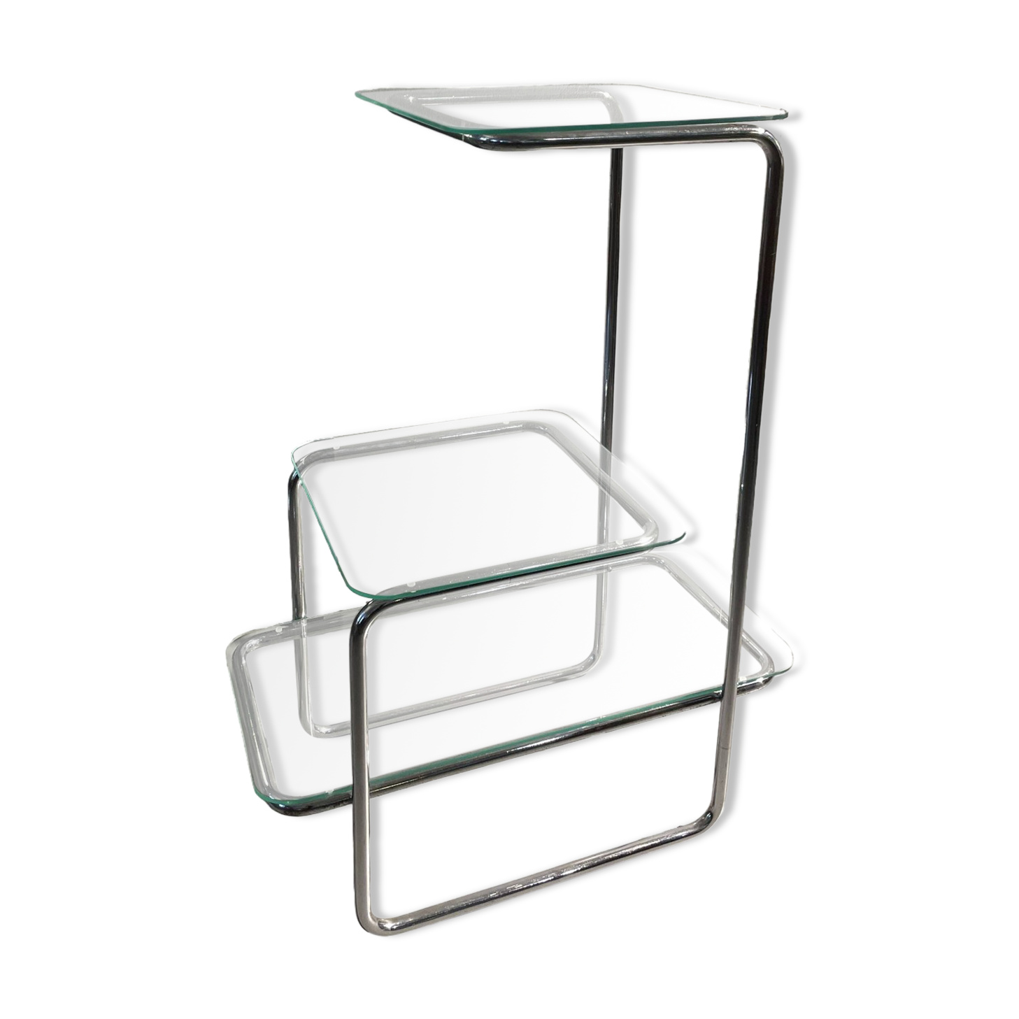 Table fleurie avec étagères en verre transparent