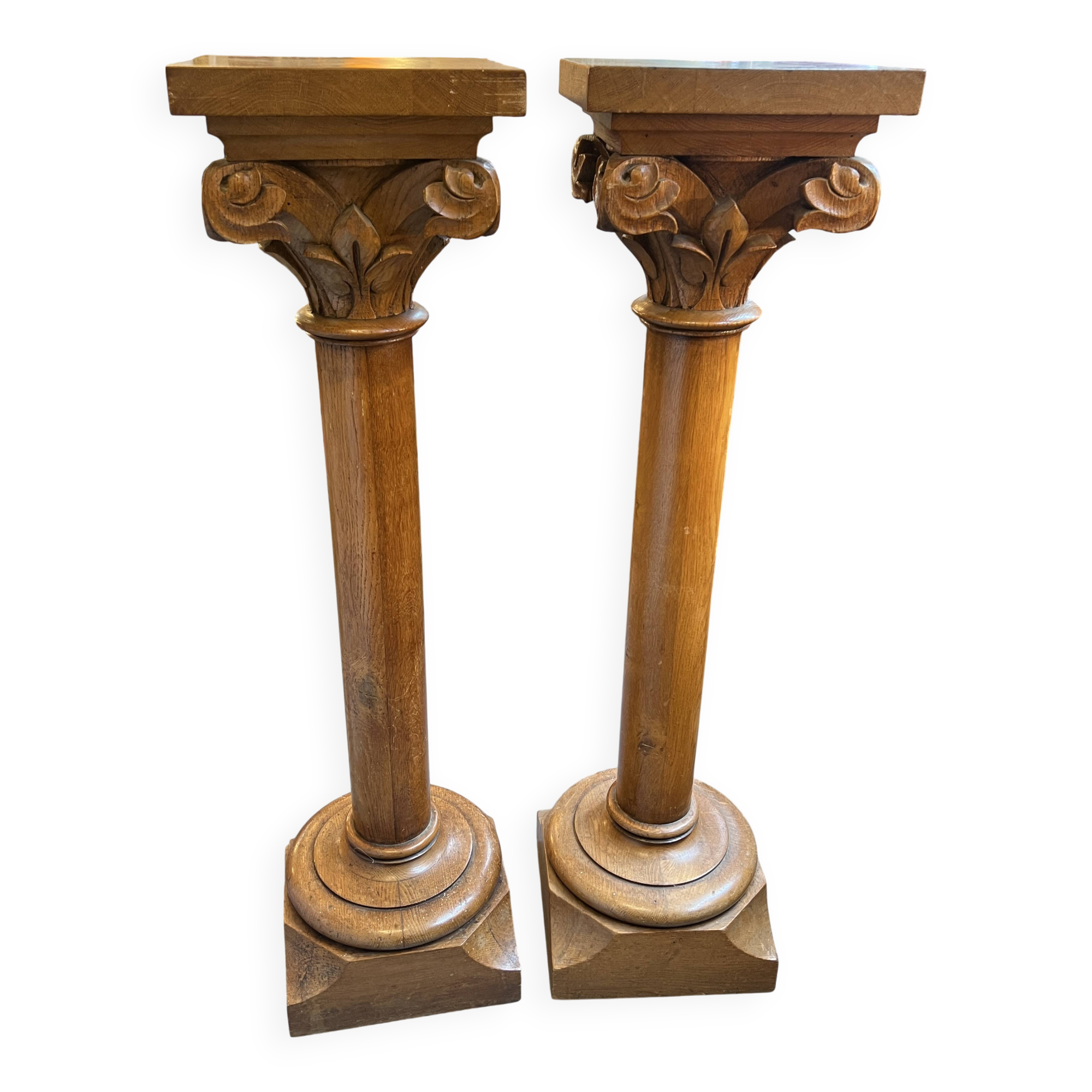 Pair of columns in light oak carved from the late 19th century, good quality, capital