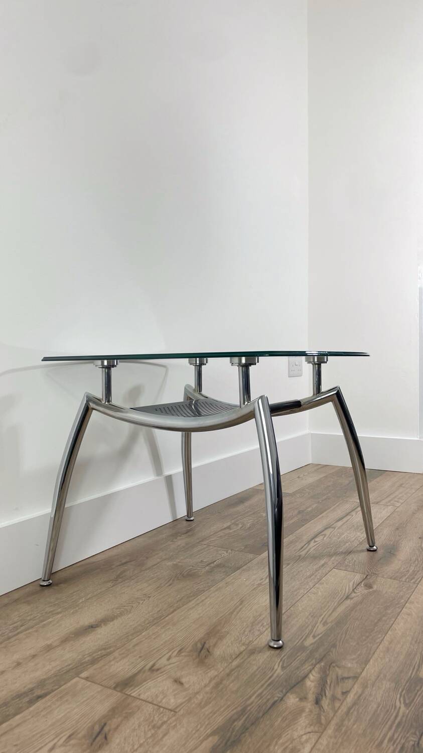 Table basse moderne « Space Age » des années 1970 en chrome et en verre