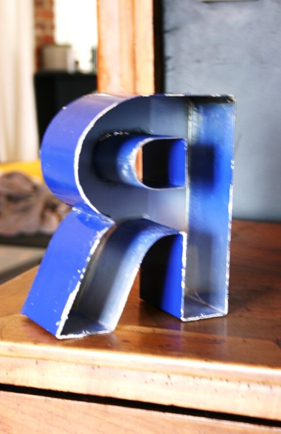 Vintage blue sign letter R