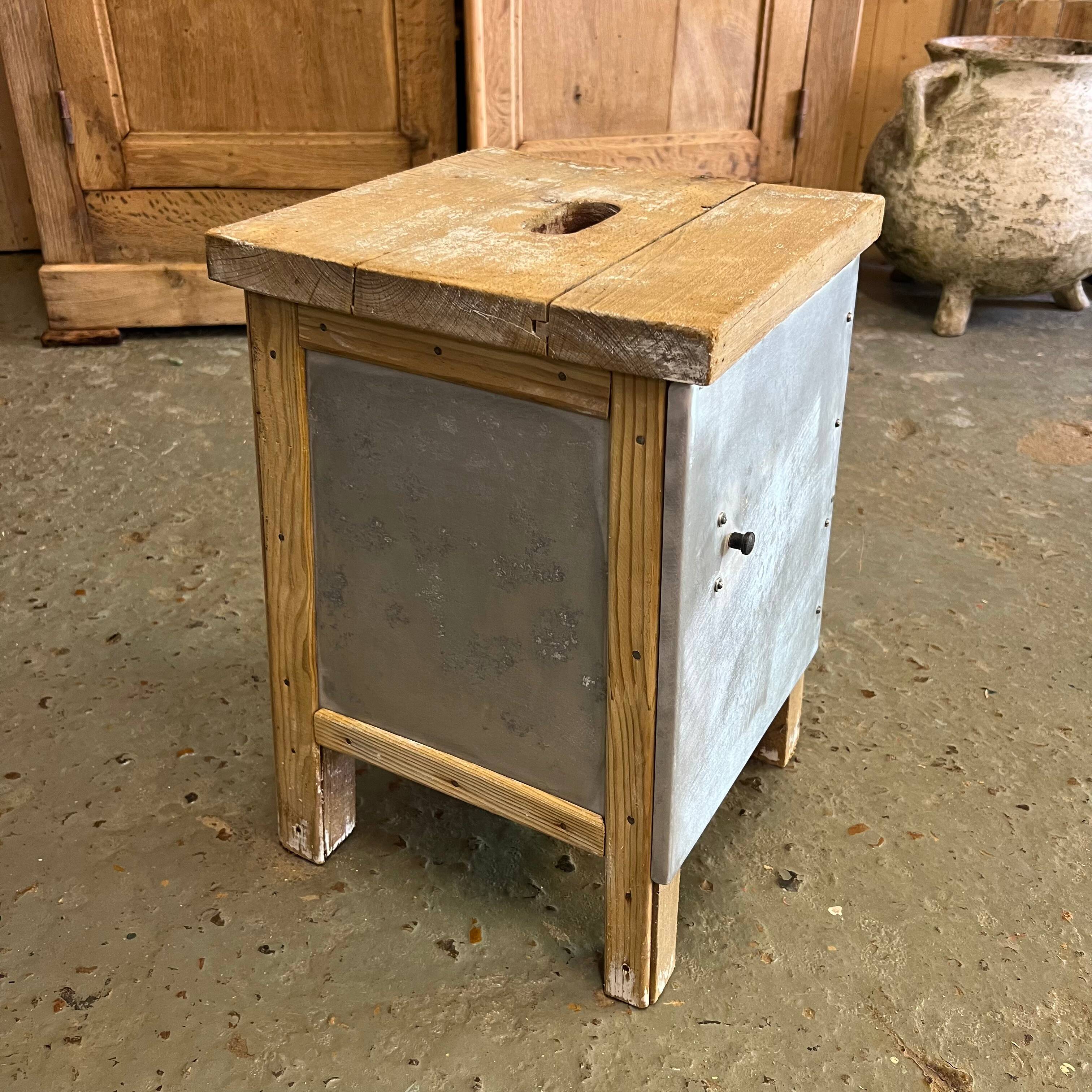 Le tabouret coffre d'atelier