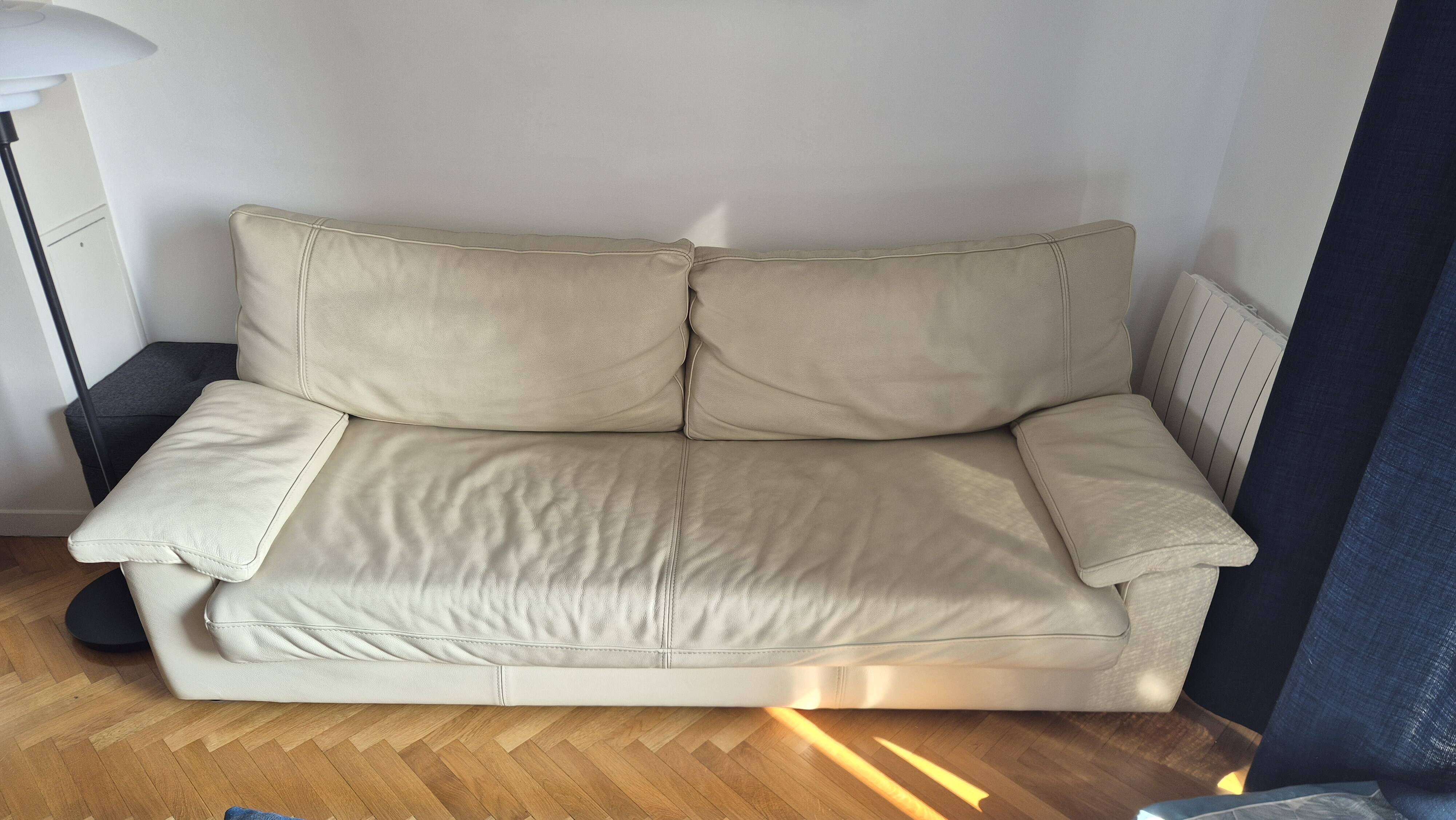 Very beautiful ikeda leather sofa by steiner, 3-seater.