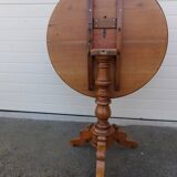 Pedestal table