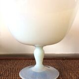 Coupe en opaline piédouche