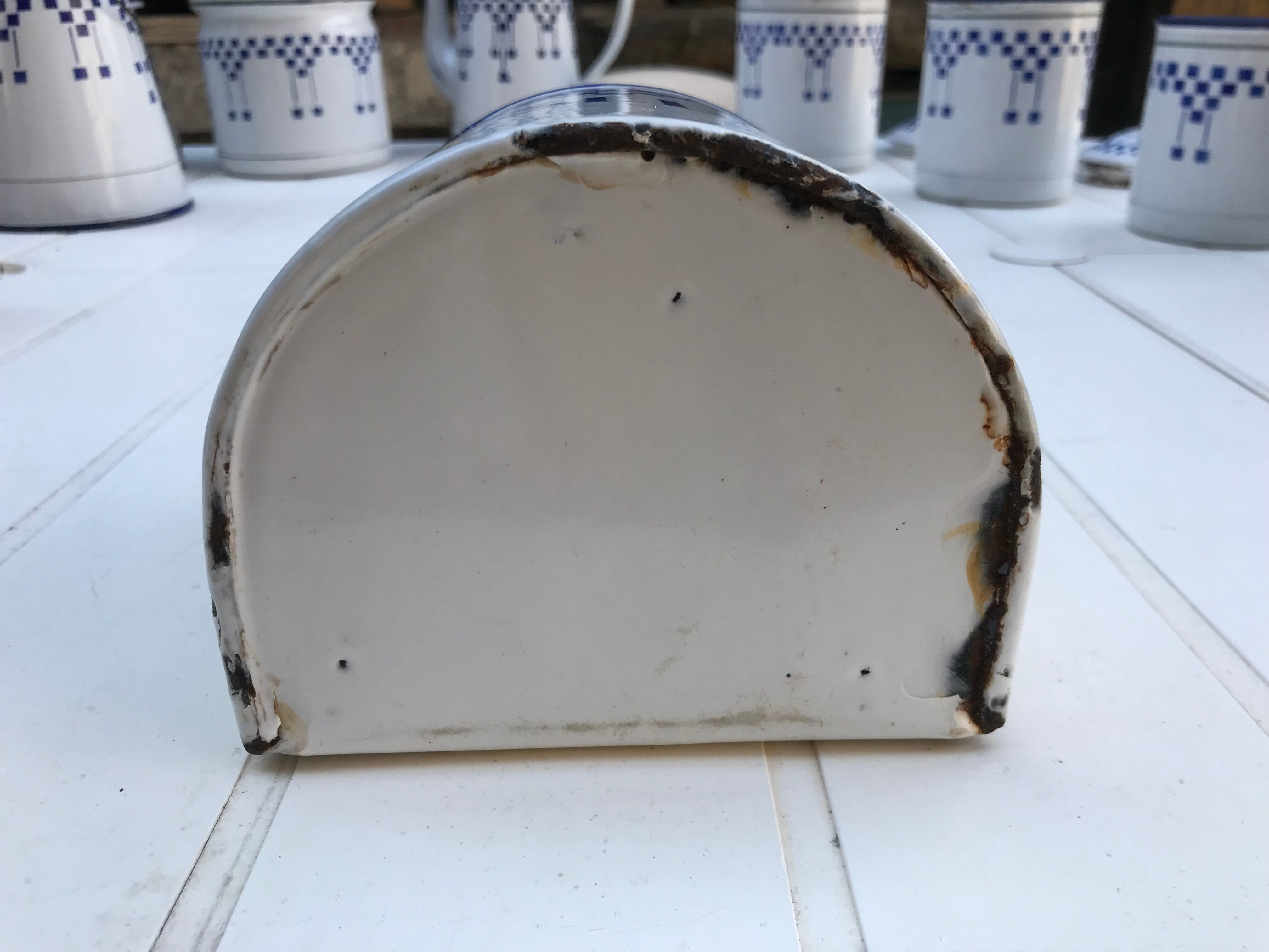 Lustucru enamelled series